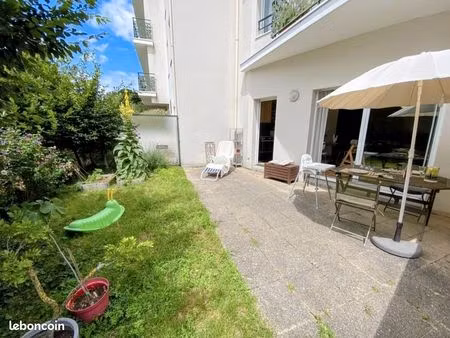 t3 lumineux traversant avec jardin privé