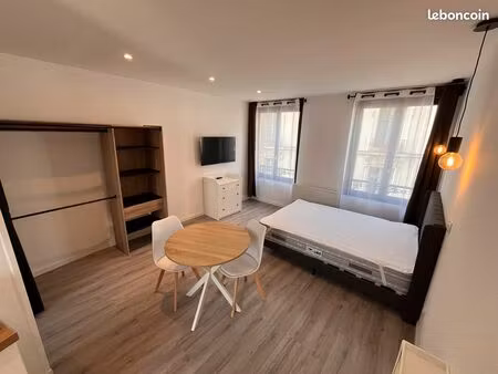 magnifique studio entièrement rénové de 25 m² situé en plein centre-ville de saint-omer