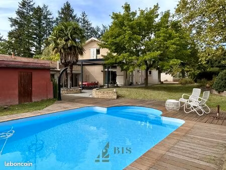 propriété 6 pièces 160 m²