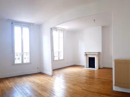 ? bel appartement hyper centre reims 78m²