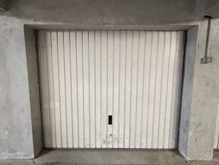 garage intérieur sécurisé