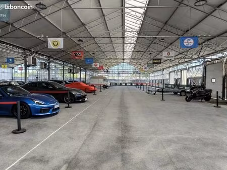 parking pour véhicules de collection