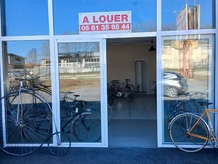 local commercial de 100m2 rt de lourdes juillan