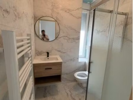 ? studio meublé à louer – proche porte jeune toute charge comprise