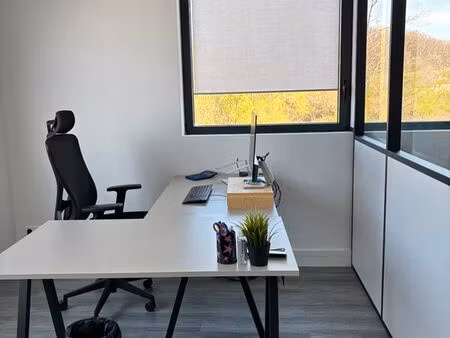 loue bureau meublé
