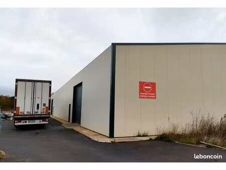 entrepot neuf (992m2) a louer divisible
