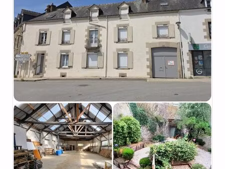 grande maison de bourg avec hangar