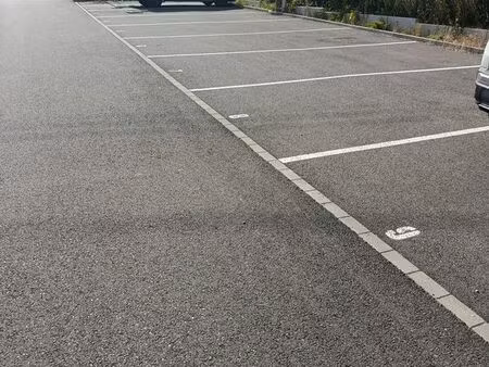 place de parking extérieur