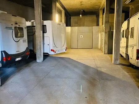parking garage camping-car van camionnette