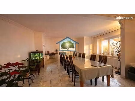 maison 8 pièces 193 m²