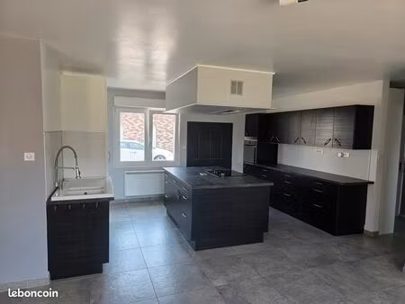 maison 9 pièces de 165m²