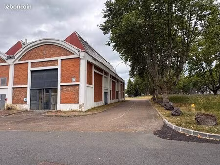 local 300 m² roanne