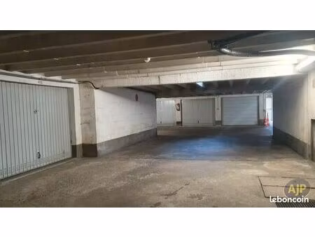 parking/box 1 pièce 15 m²