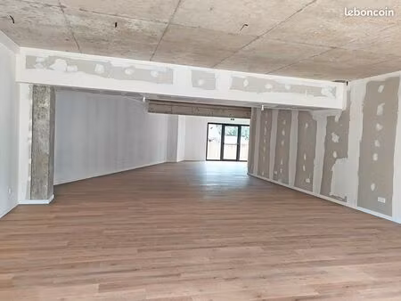 local commercial 128 m² arnage
