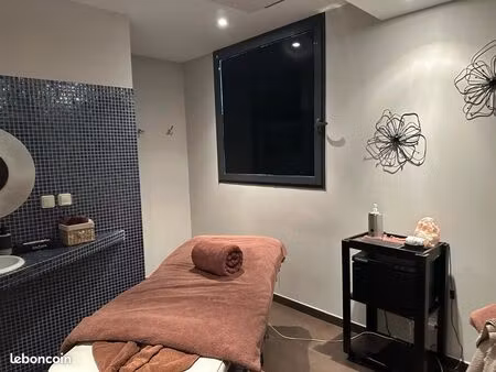 pièce à louer dans local esthétique