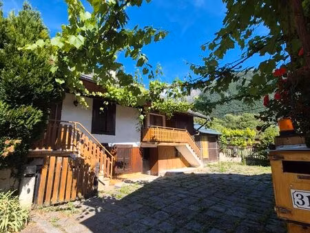 maison de village  dépendances et terrain