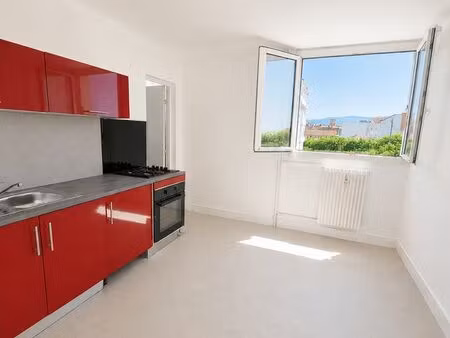 appartement 3 pieces de 72 m2 – refait a neuf – logement disponible immediatement