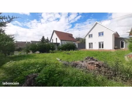 maison avec double portail (pour camping-car  bateau  remorque  etc..)