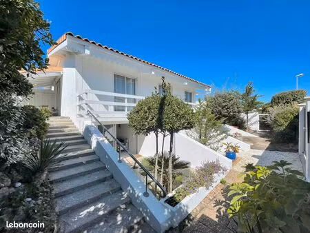 grande maison face à l'océan  50 mètres de la plage