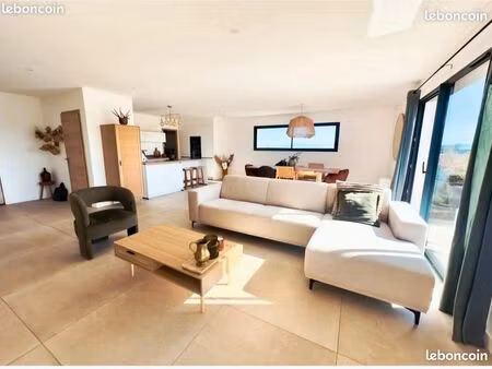 maison contemporaine avec vue