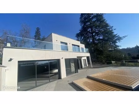 villa 5 pièces 180 m²