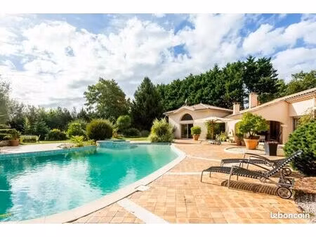 maison 10 pièces 301 m²