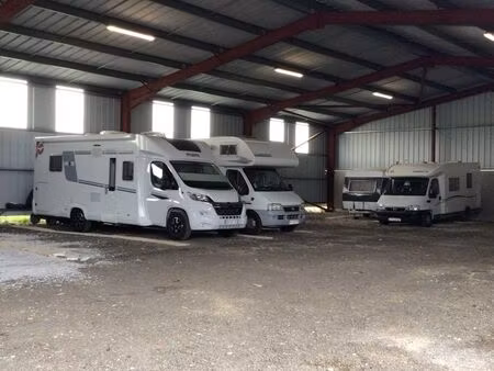 emplacement garage camping car