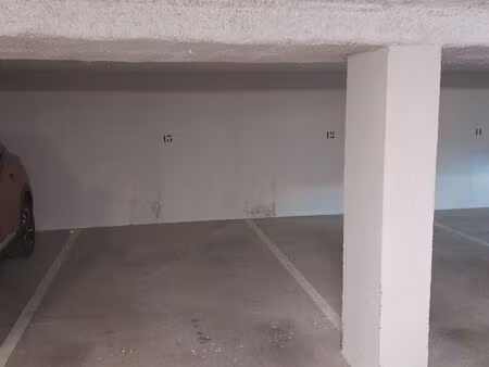 place parking sécurisée 30 euros