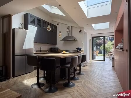 maison 8 pièces 162 m²