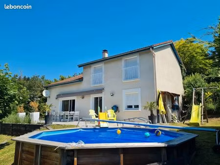maison terrasse jardin piscine