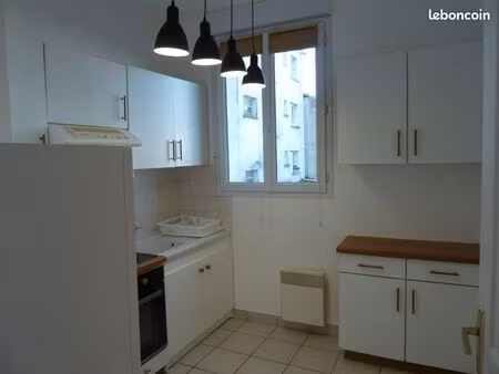 appartement t3 / hyper centre / avec balcon et parking