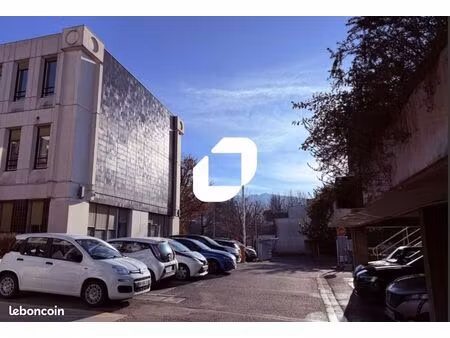 bureau 251 m²