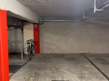place de parking chartrons sécurisée borne electique
