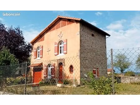 a vendre maison en pierre à grazac 43200 - 149000