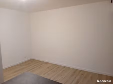loue studio 21m² avec parking et balcon