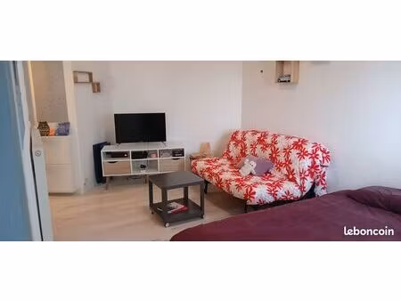 studio meublé 26m2  tram b roustaing