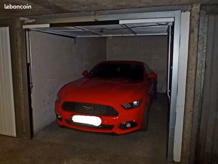box parking fermé et sécurisé