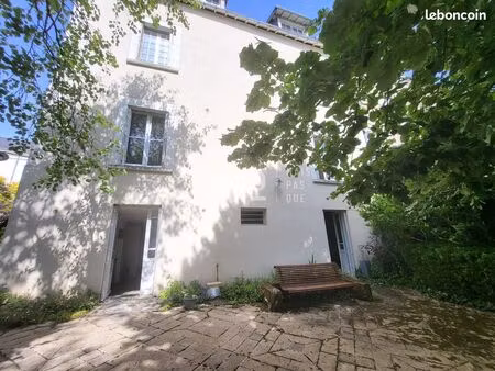 maison 7 pièces 225 m²