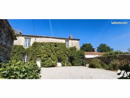 maison 10 pièces 270 m²