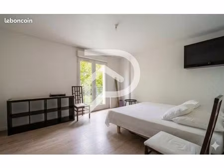 studio 1 pièce 28 m²