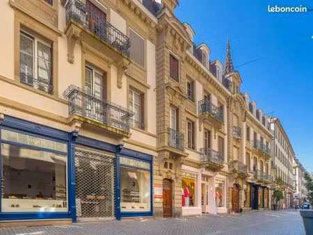 rue des juifs - appartement t3 – 86 70 m² – charme de l’ancien en plein coeur de strasbour