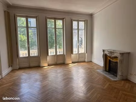 bureaux 181 m²