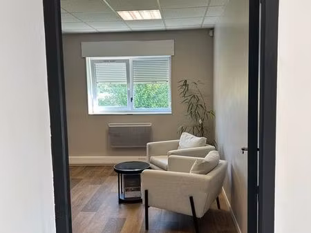 à louer - local mixte bureaux & stockage 170 m² - sancé (zac) - dispo 01/07