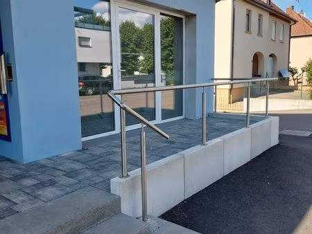 local commercial 50m2 et garage privé