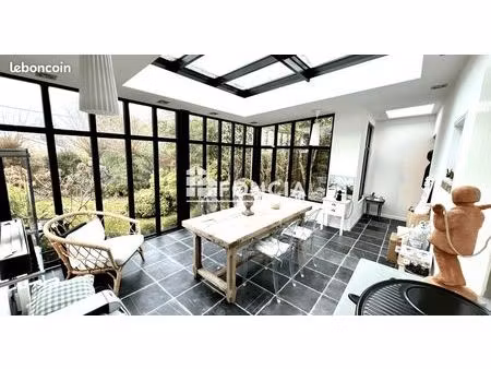 longere d'exception avec veranda  jardin  garage 2 voitures et studio independant