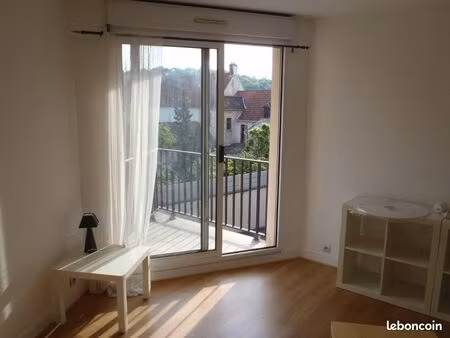 apparemment meublé