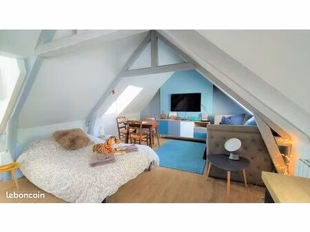 lumineux studio vue port et mer