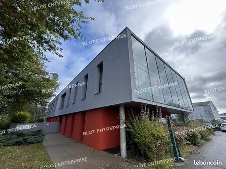 bureaux 127 m²