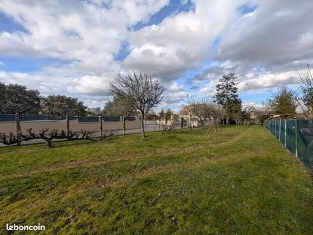 terrain 730 m² plaisir