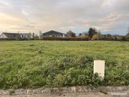 terrain 1 024 m² emanville